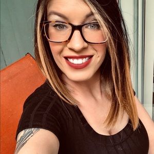 Meet your Posher, Adrienne